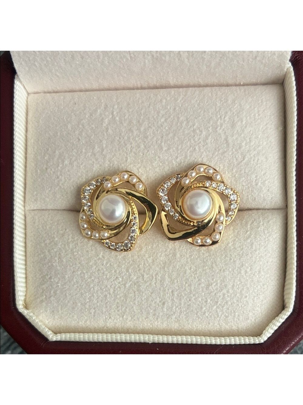 Elegant Gold and Pearl Earrings